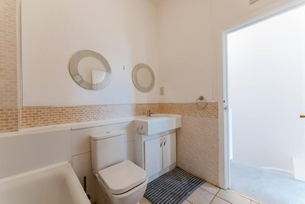 Up To 4 People, In A Share House Next To Bridge Apartamento
